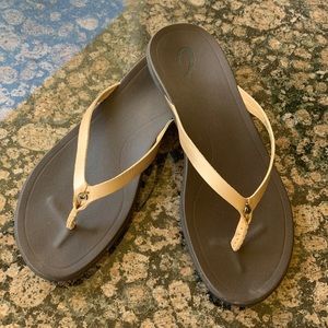 OluKai Leather Ho Opio Flip Flops
